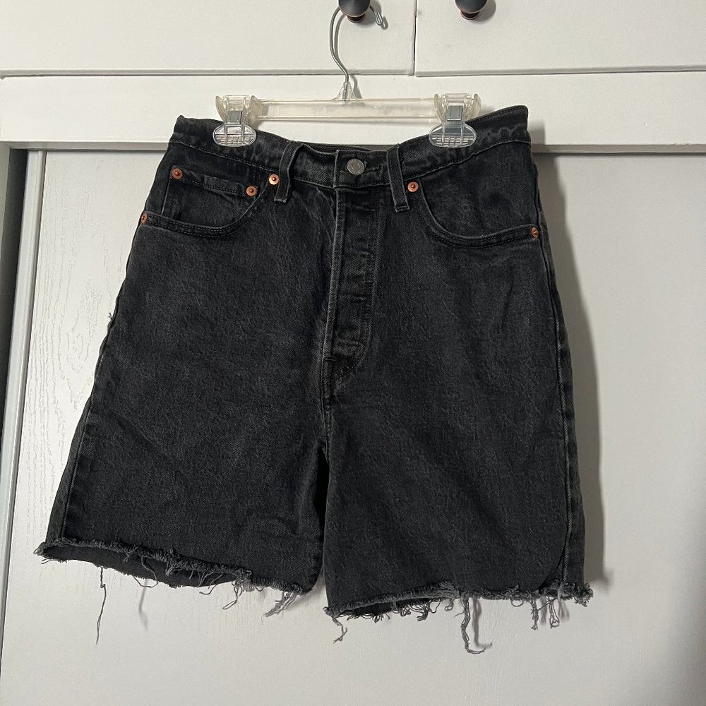 Levi's Ribcage black jean cutoff shorts size 27